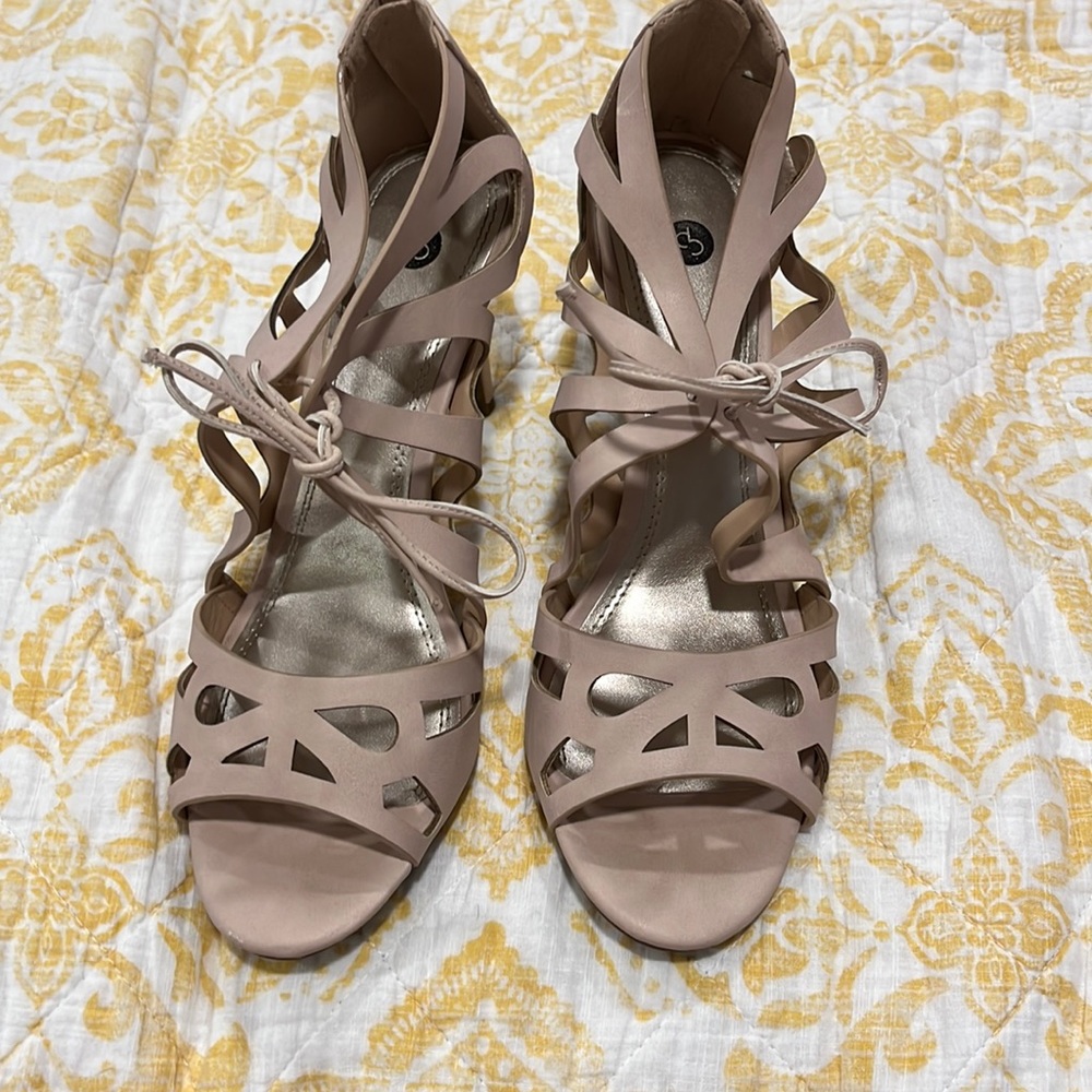 Light pink pumps